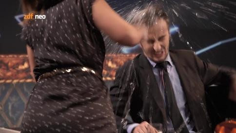 Datei:Frauengewalt - Carolin Kebekus gegen Jan Boehmermann.jpg