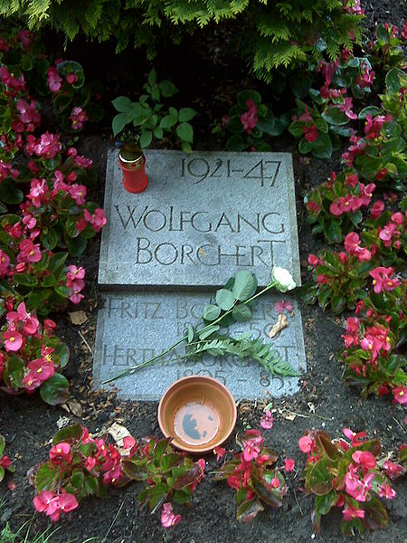Datei:Wolfgang Borchert Grab Ohlsdorf.jpg