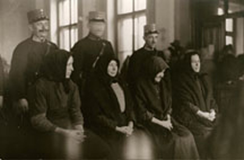 Datei:Die Frauen von Nagyrev.jpg