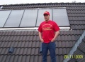 Rainer Hoffmann auf dem Dach seines "Solar"­hauses (November 2005)
